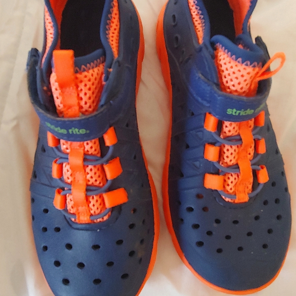 Boys Stride Rite water shoes.- size 1